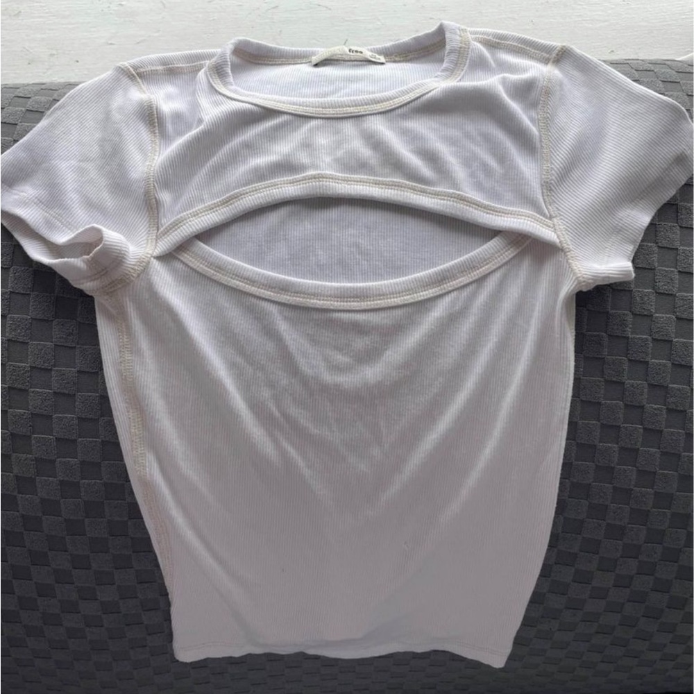 White t-shirt. Xsmall fit